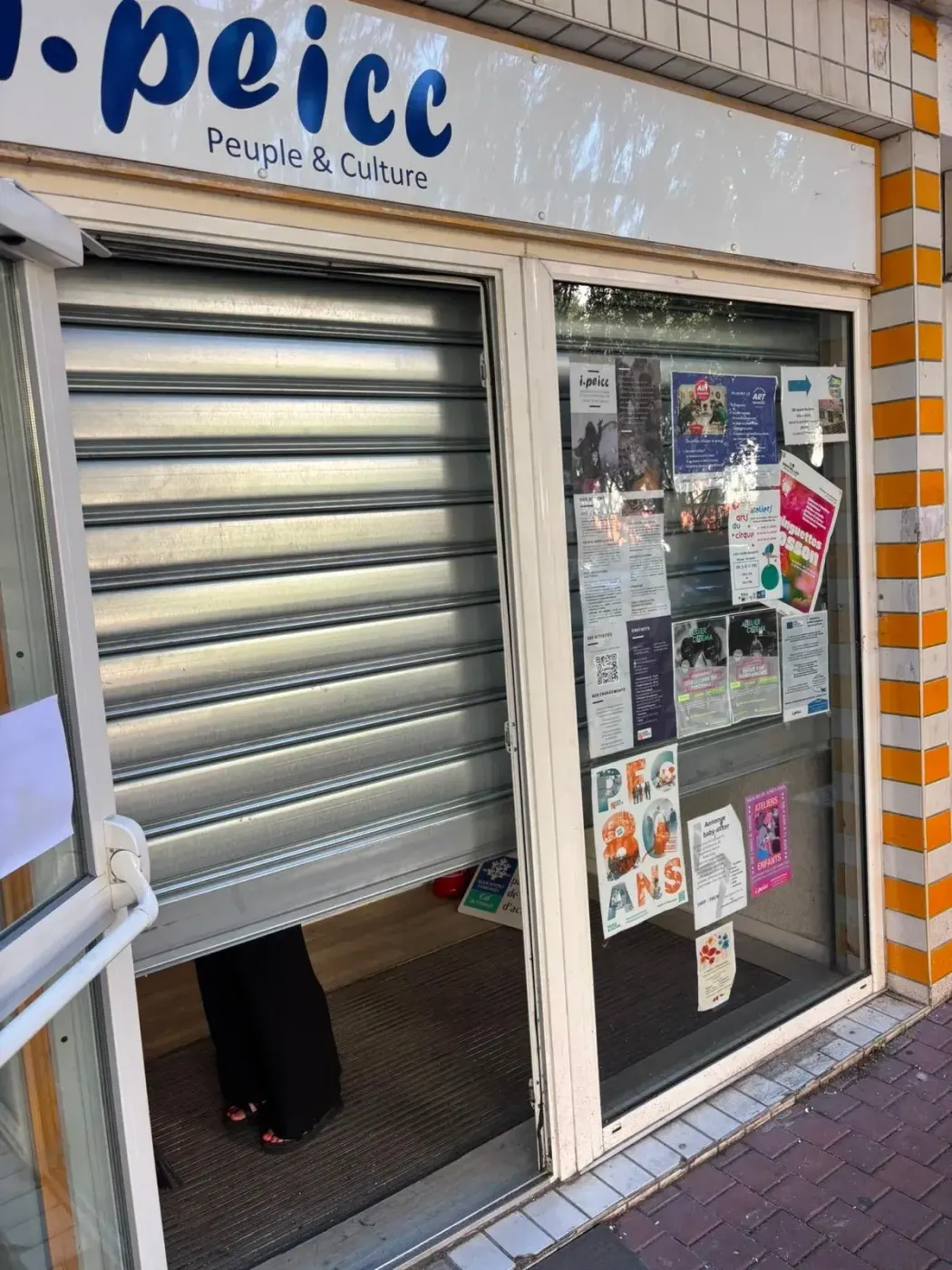 Déblocage de rideau métallique bloqué à Paris Déblocage de rideau métallique bloqué à Paris