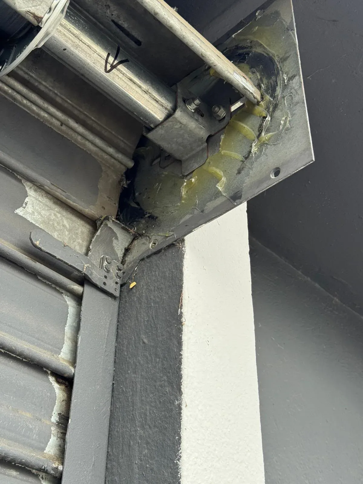 Entretien et maintenance de rideau métallique à Paris Entretien et maintenance de rideau métallique à Paris